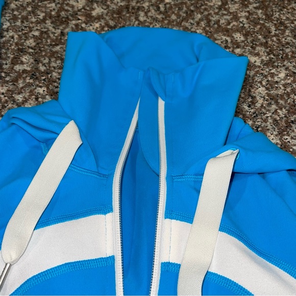 LULULEMON in stride jacket with hood snorkel blue and white - Picture 3 of 10